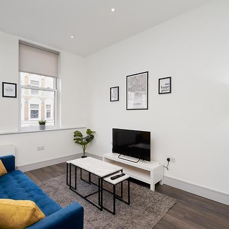 High Spec 2 Bed Apartment W/Parking Available Londen Buitenkant foto