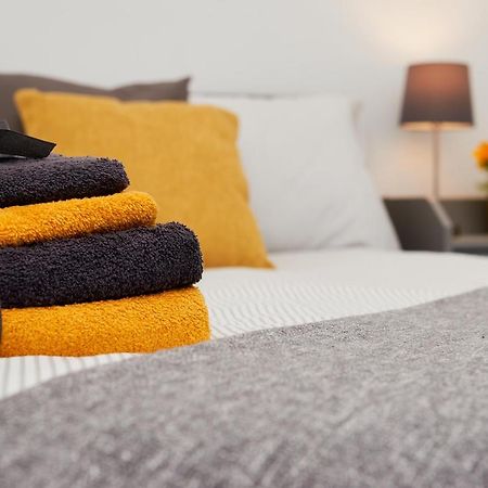 High Spec 2 Bed Apartment W/Parking Available Londen Buitenkant foto