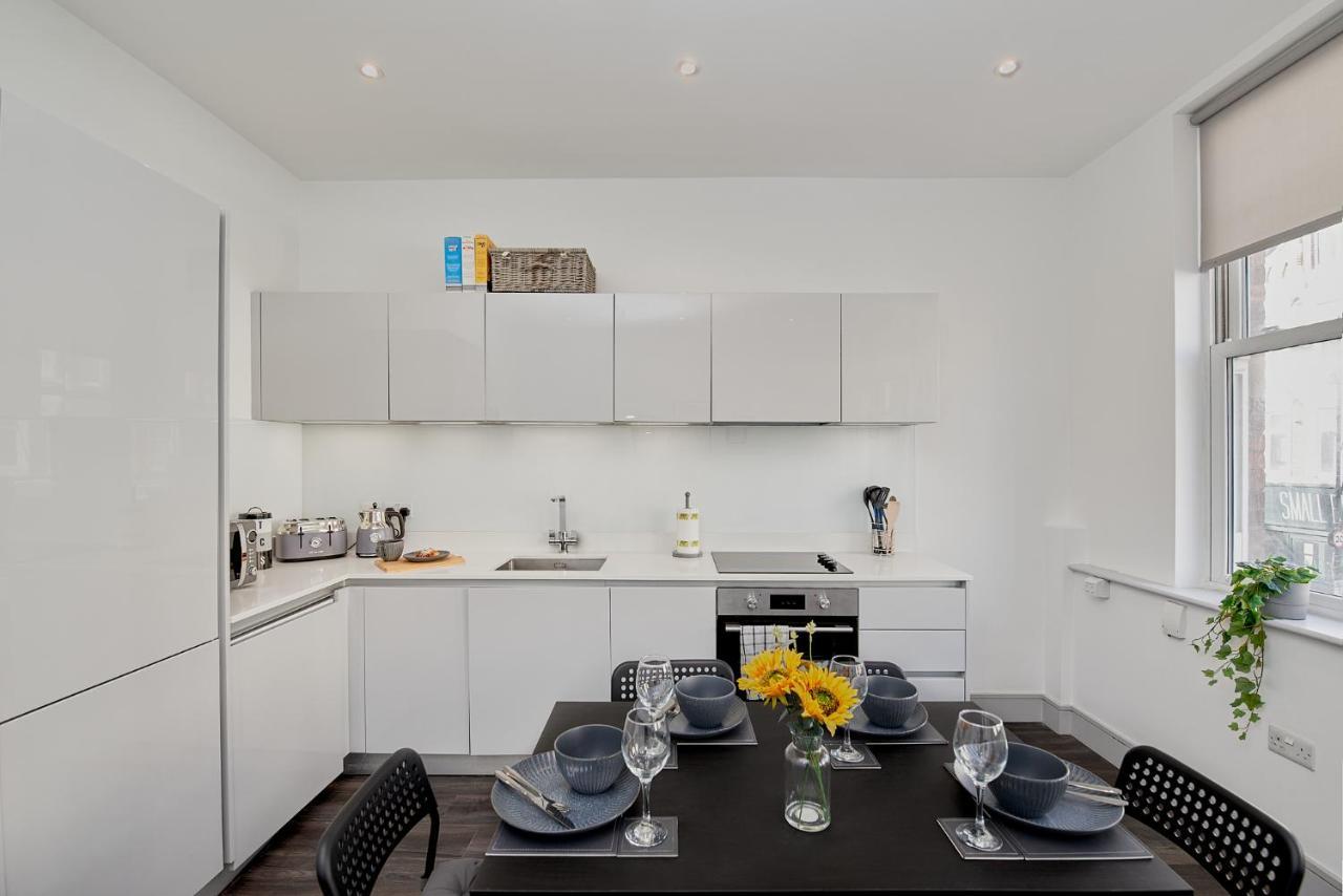 High Spec 2 Bed Apartment W/Parking Available Londen Buitenkant foto