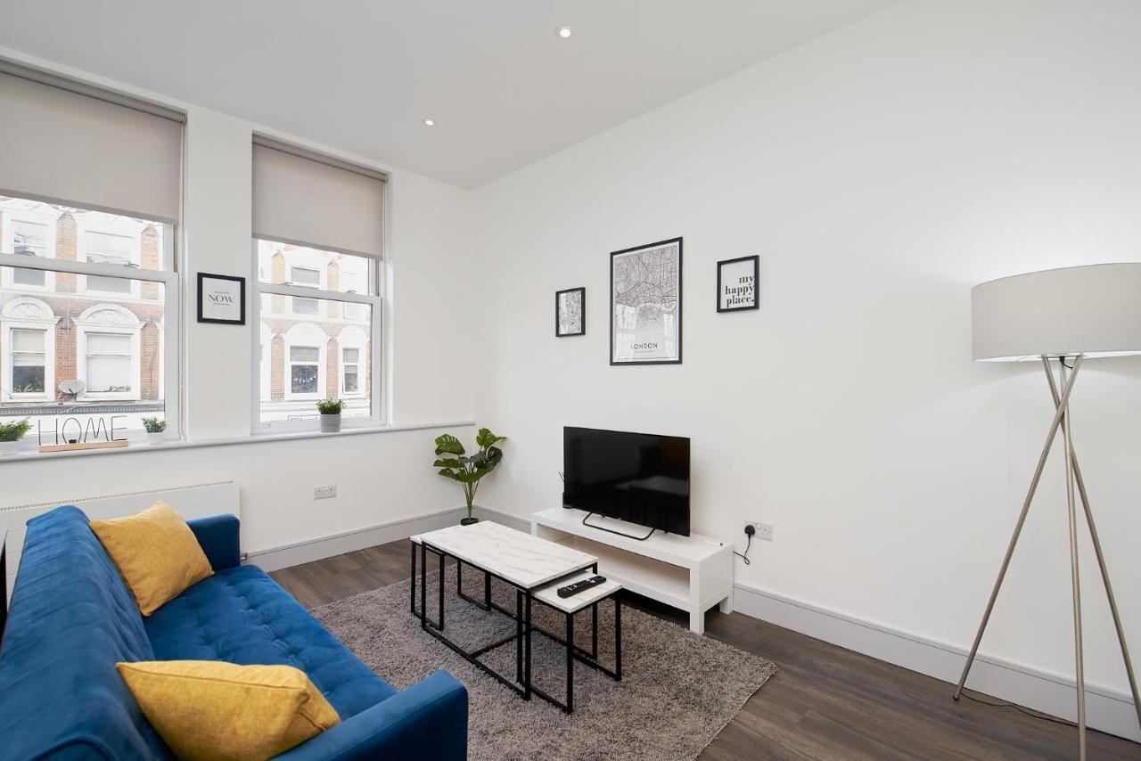 High Spec 2 Bed Apartment W/Parking Available Londen Buitenkant foto