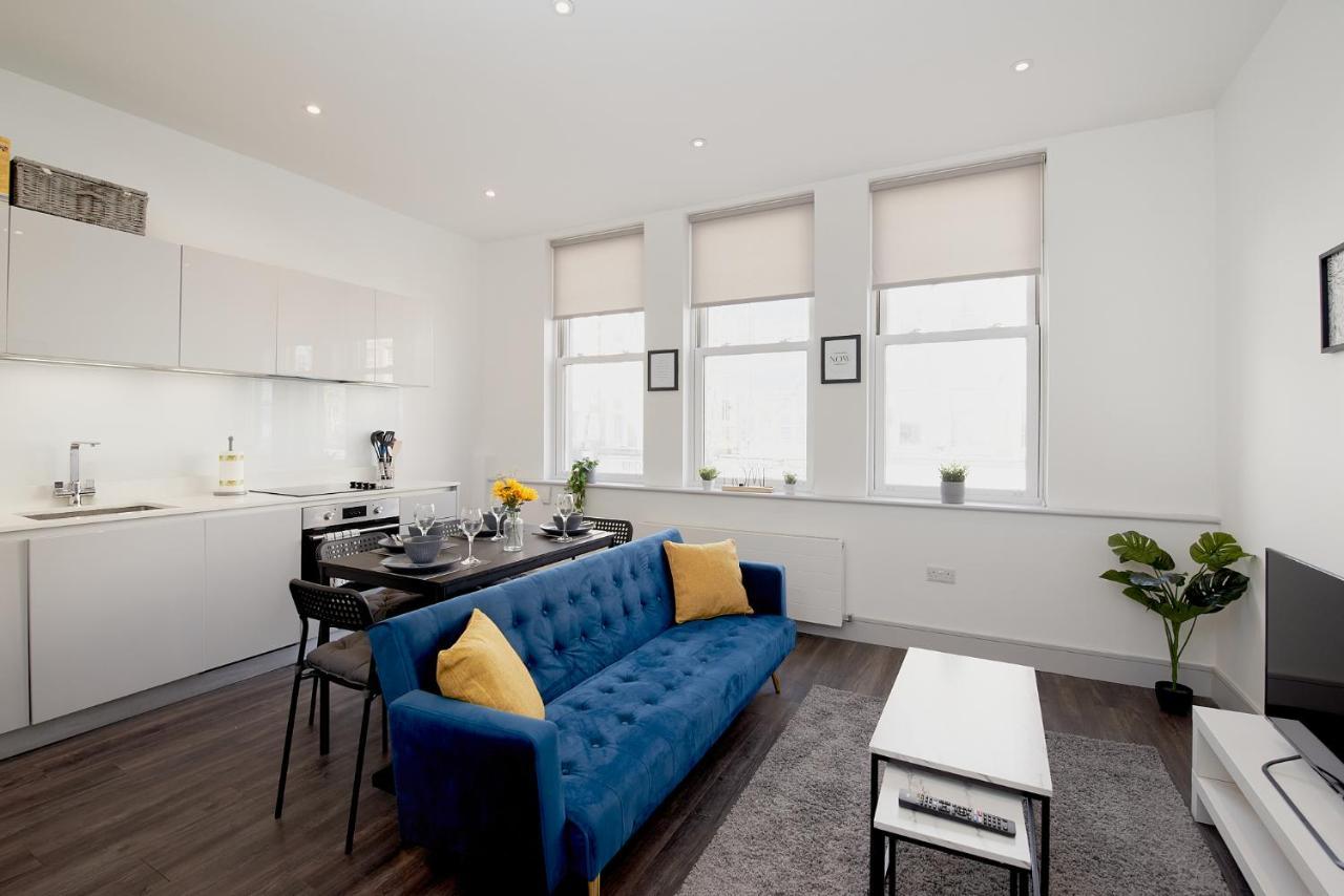 High Spec 2 Bed Apartment W/Parking Available Londen Buitenkant foto