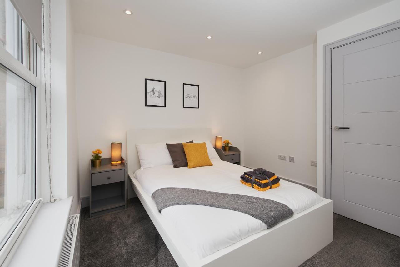 High Spec 2 Bed Apartment W/Parking Available Londen Buitenkant foto