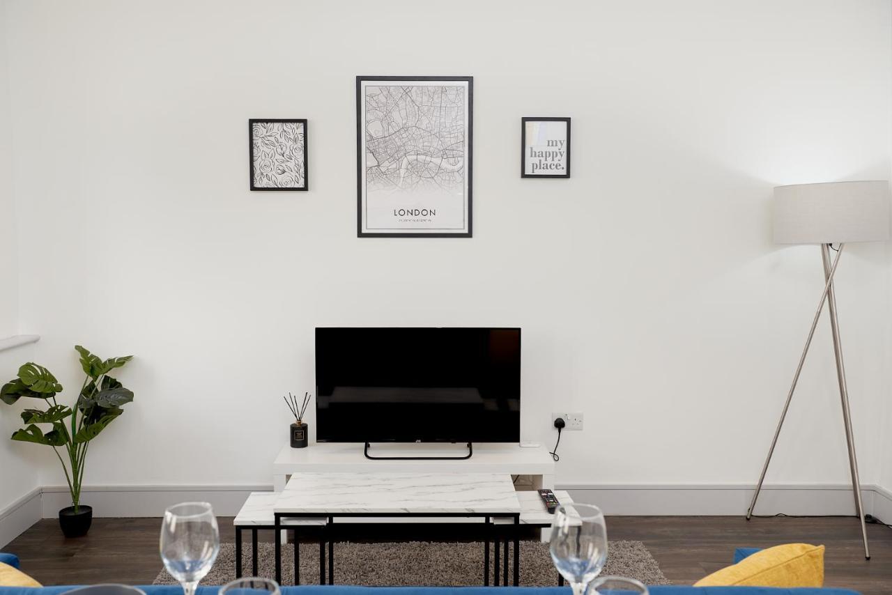 High Spec 2 Bed Apartment W/Parking Available Londen Buitenkant foto